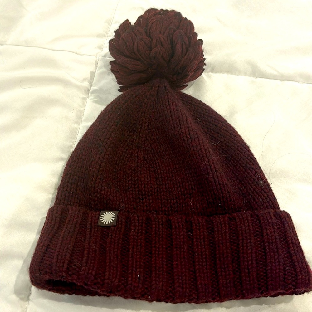 Ladies UGG warn pompom hat